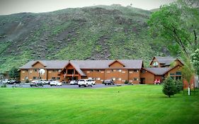 Yellowstone Village Inn & Suites Gardiner Mt